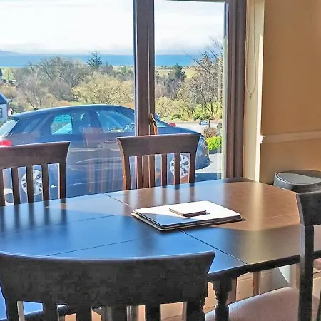 Breezemount Holiday home *