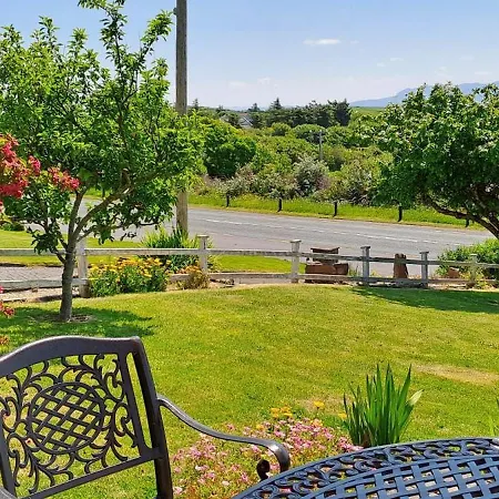 Breezemount Holiday home *
